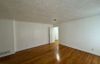 3 beds, 1 bath, $1,095