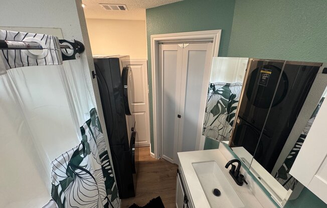 1123 DISRAELI CIR