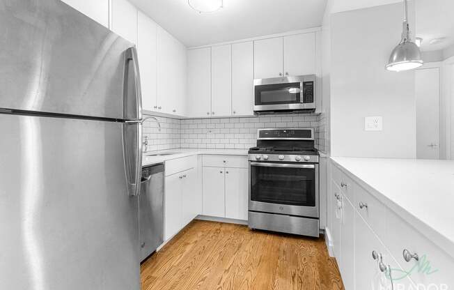 2 beds, 2 baths, $6,300, Unit 16D