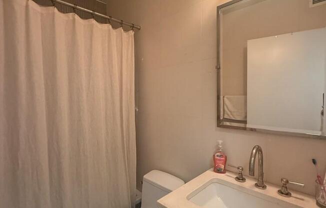 1 bed, 1 bath, $4,900, Unit 33E