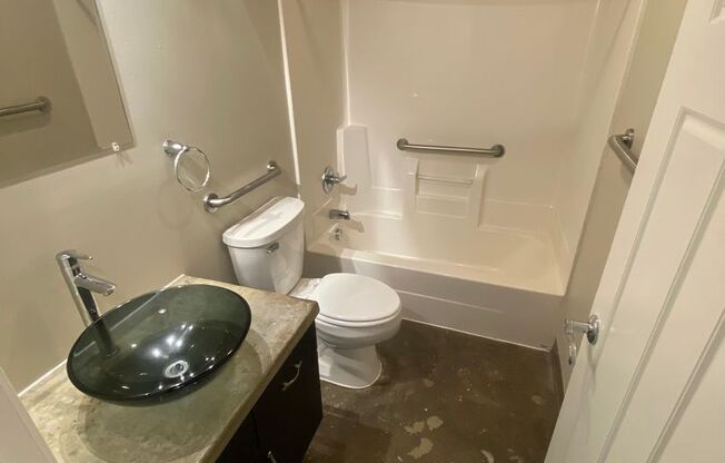 2 beds, 2 baths, 1,024 sqft, $928, Unit 313