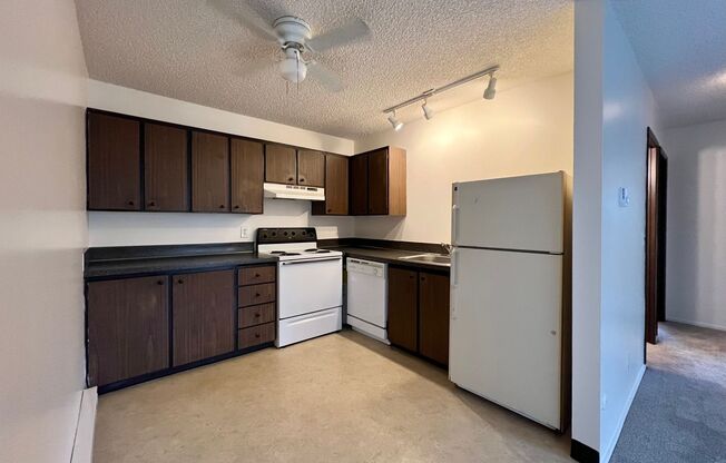 2 beds, 1 bath, 700 sqft, $1,275, Unit 415