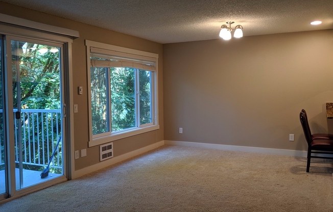 Charming 2 Bed 1.5 Bath in Sought After Location in Bellevue