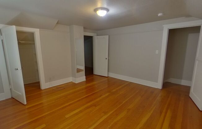 4 beds, 2 baths, $3,400, Unit 2217 NW Van Buren Ave.