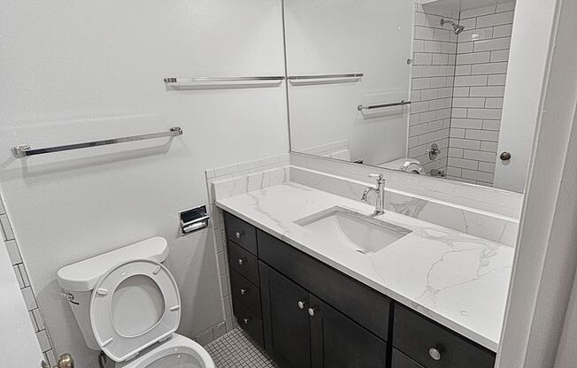 3 beds, 2 baths, $3,295, Unit 502