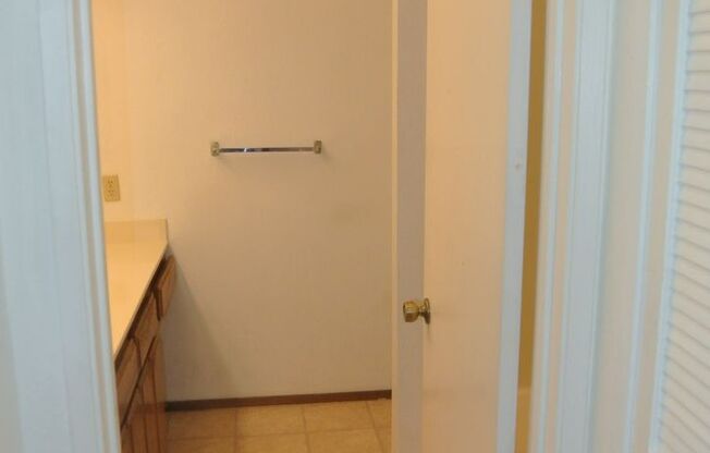 2 beds, 1 bath, $2,300