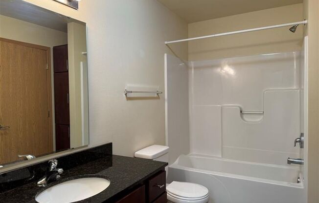 1 bed, 1 bath, 718 sqft, $985, Unit 605-307