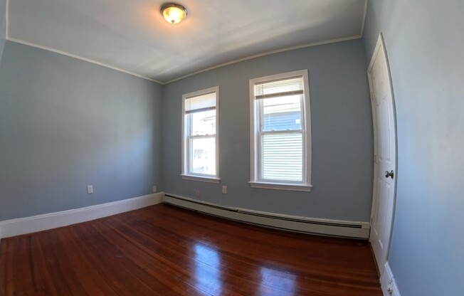 3 beds, 1 bath, $3,000, Unit 3