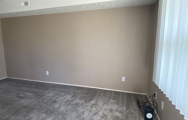 2 beds, 1 bath, 869 sqft, $1,139, Unit 12723T