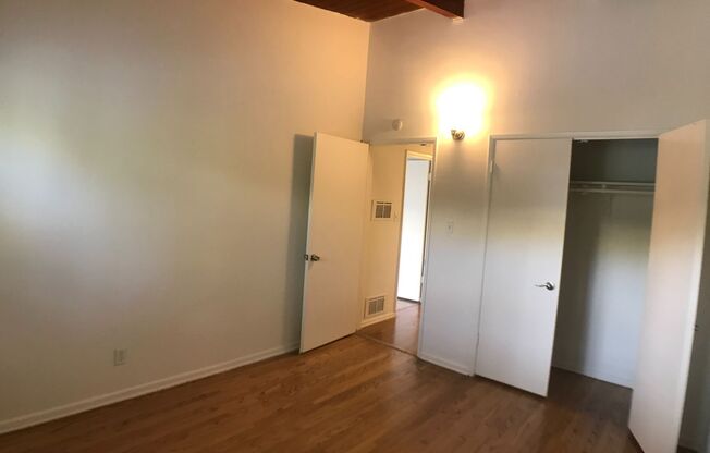 1 bed, 1 bath, 700 sqft, $2,695