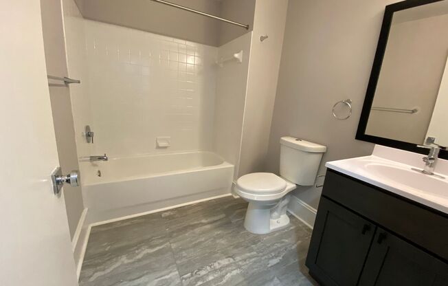 1 bed, 1 bath, 555 sqft, $1,460, Unit 406