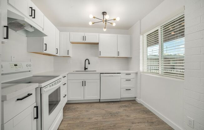 2 beds, 1.5 baths, 900 sqft, $1,279, Unit 32