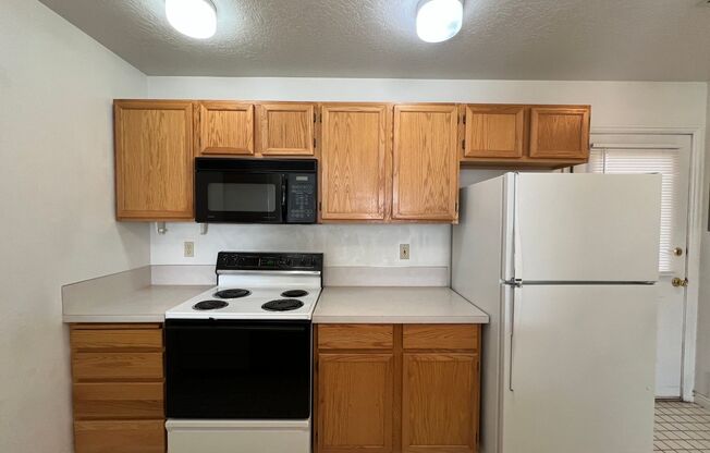 2 beds, 1.5 baths, $1,150, Unit 1860 S 2nd # 9