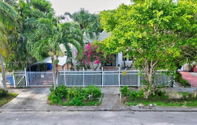 1676 SW 11 ST