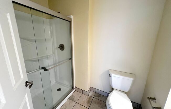 2 beds, 2 baths, $1,275, Unit UNIT 1038