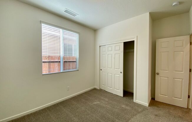 $2,295 Locan & Ashlan, 3 Bedroom - Traverse Ln, Clovis