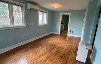 3 beds, 1 bath, $1,895, Unit 1222 Kelly Blvd