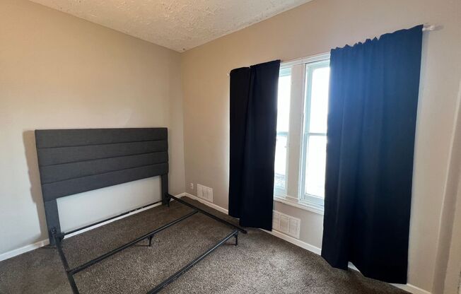 2 beds, 1 bath, $1,000, Unit A423-1