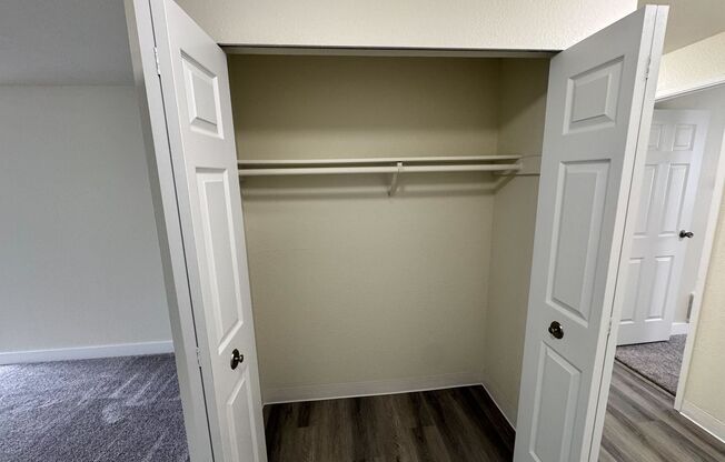2 beds, 1 bath, 902 sqft, $2,075, Unit H201