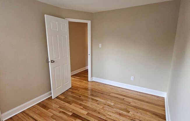 2 beds, 1 bath, 750 sqft, $2,195, Unit B-10
