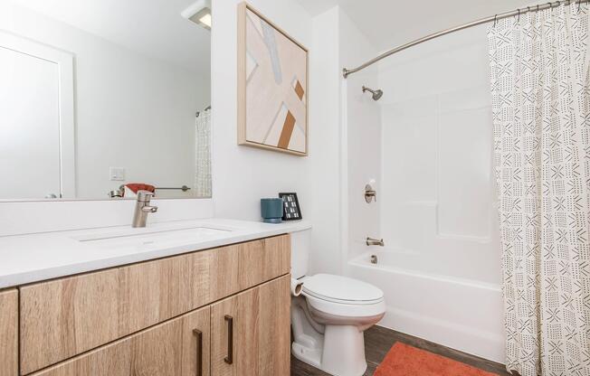 1 bed, 1 bath, 670 sqft, $1,599