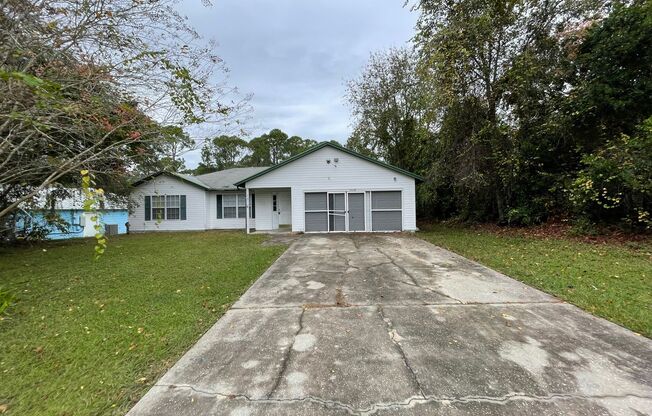 Lovely 3 Bedroom 2 Bath home in Deltona.  Large Yard.