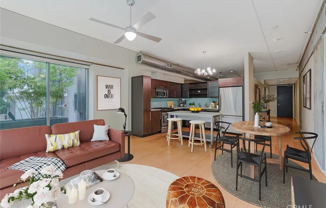 1 bed, 1 bath, 860 sqft, $3,000