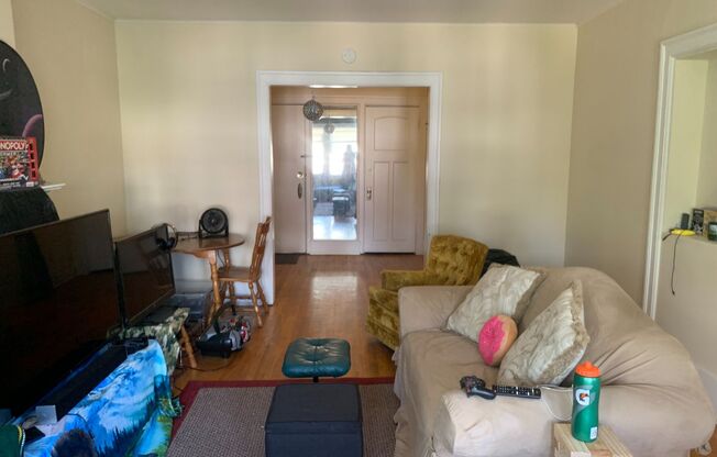 4 beds, 2 baths, $2,395, Unit 9