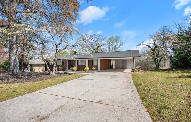 3 Bedroom Lake Home In Gainesville!