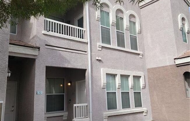 SOUTHWEST GATED 2-BED, 2-BATH FIRST-FLOOR UNIT!