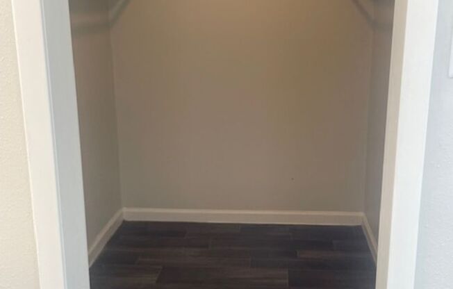 3 beds, 2 baths, 1,256 sqft, $1,550, Unit 07-0702 WD