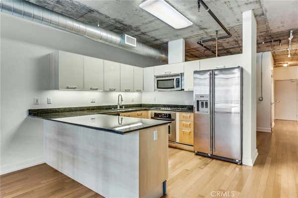 645 W 9th St