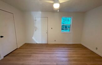 2 beds, 1 bath, $1,100, Unit Unit 4