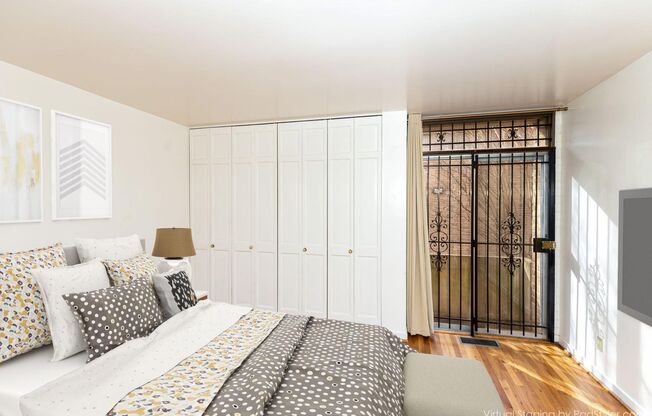 Large SW DC Townhome with Parking