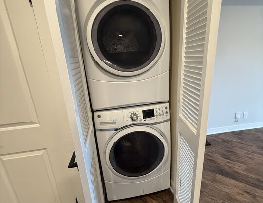 2 beds, 2 baths, 1,057 sqft, $4,690, Unit 112