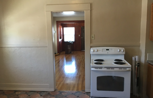 2 beds, 1 bath, $1,250