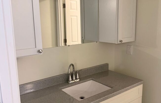 1 bed, 1 bath, $850, Unit 210