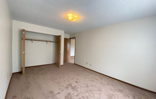 2 beds, 1 bath, $1,100, Unit #11