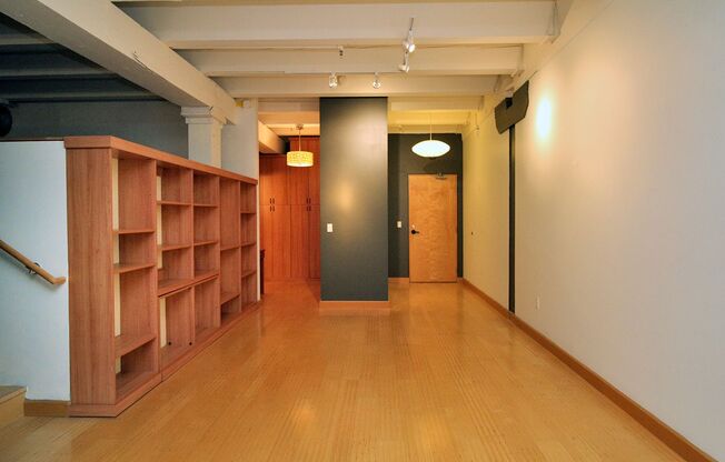 Historic Chown Pella 1 Bedroom Condo in the heart of the Pearl!