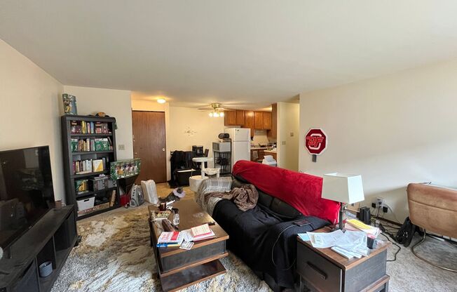 1 bed, 1 bath, $950, Unit 28