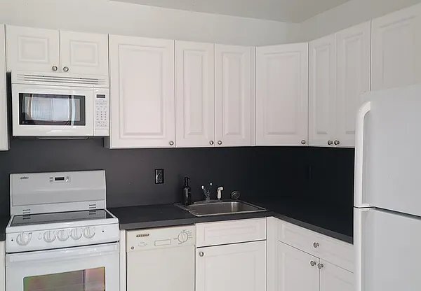 854 8 AVE