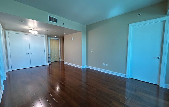 2 beds, 2 baths, $2,300, Unit # 707