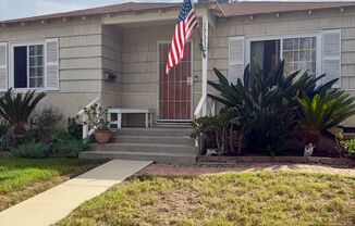 4bed/2bath Encino home in quiet friendly neighborhood--Large yard Pets welcome
