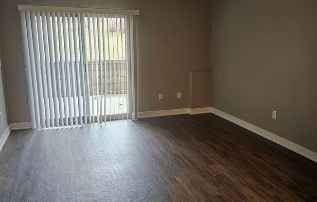 2 beds, 1 bath, 850 sqft, $900, Unit 22