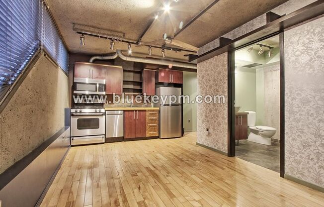 1 Bed, 2 Bath Condo at Mosaic Apts in the Portland Art District