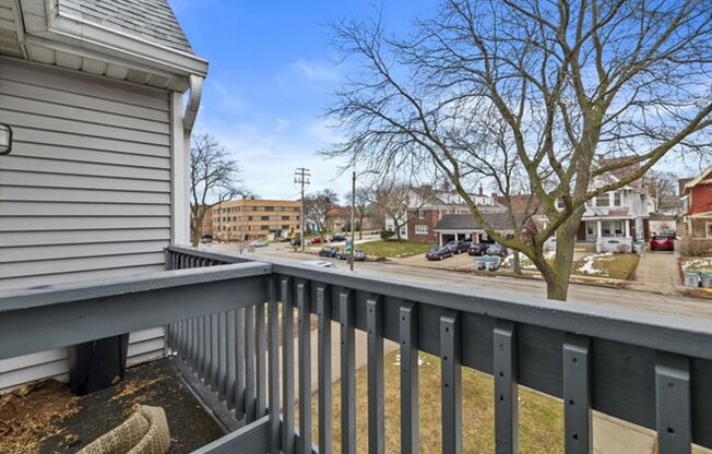 3059-61 N Downer Ave