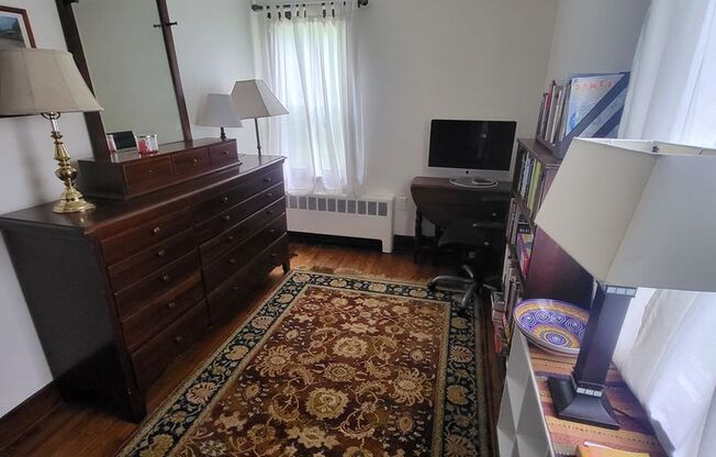 2 beds, 1 bath, $1,995