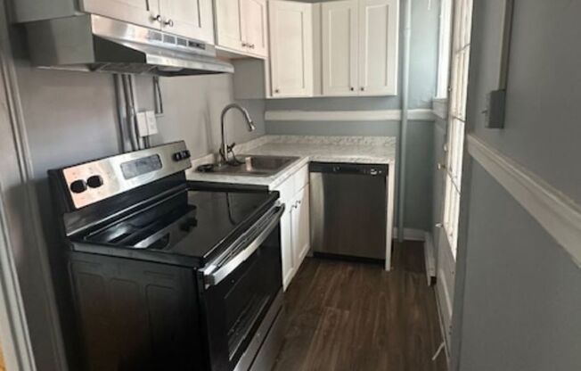 2 beds, 1 bath, 900 sqft, $1,500, Unit 7