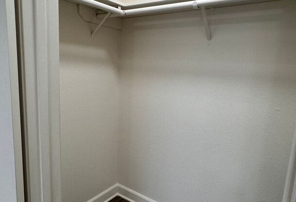 2 beds, 1 bath, 704 sqft, $1,995, Unit 202