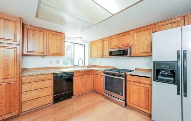 Charming 4 bed, 2.5 bath Lynnwood Home, $3700/mo.